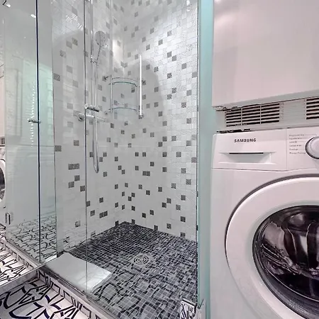 Apartment Pradignac - Beautiful 2 Bedroom Center Of