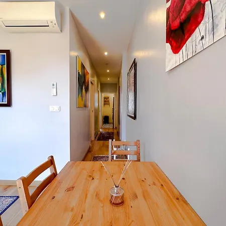 Pradignac - Beautiful 2 Bedroom Center Of דירה