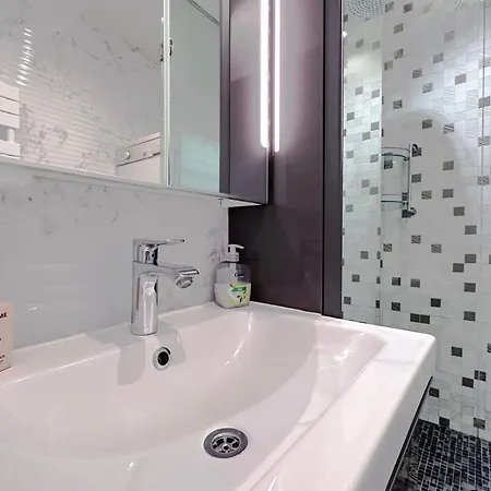 Pradignac - Beautiful 2 Bedroom Center Of * קאן