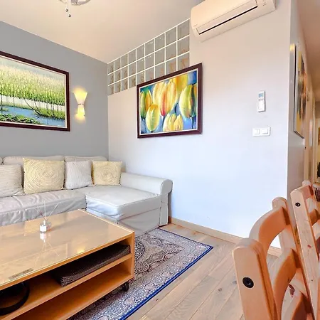 Pradignac - Beautiful 2 Bedroom Center Of דירה *